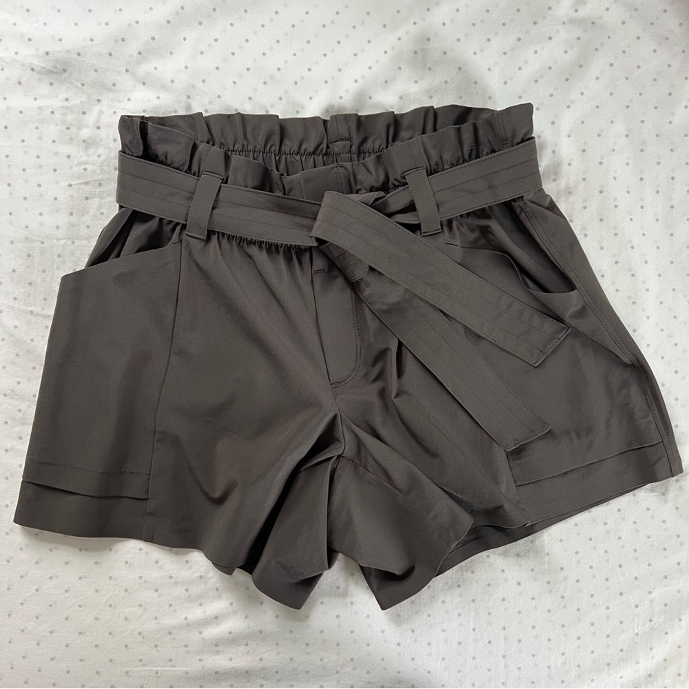 Athleta Skyline Short | size 4 | Arbor Olive